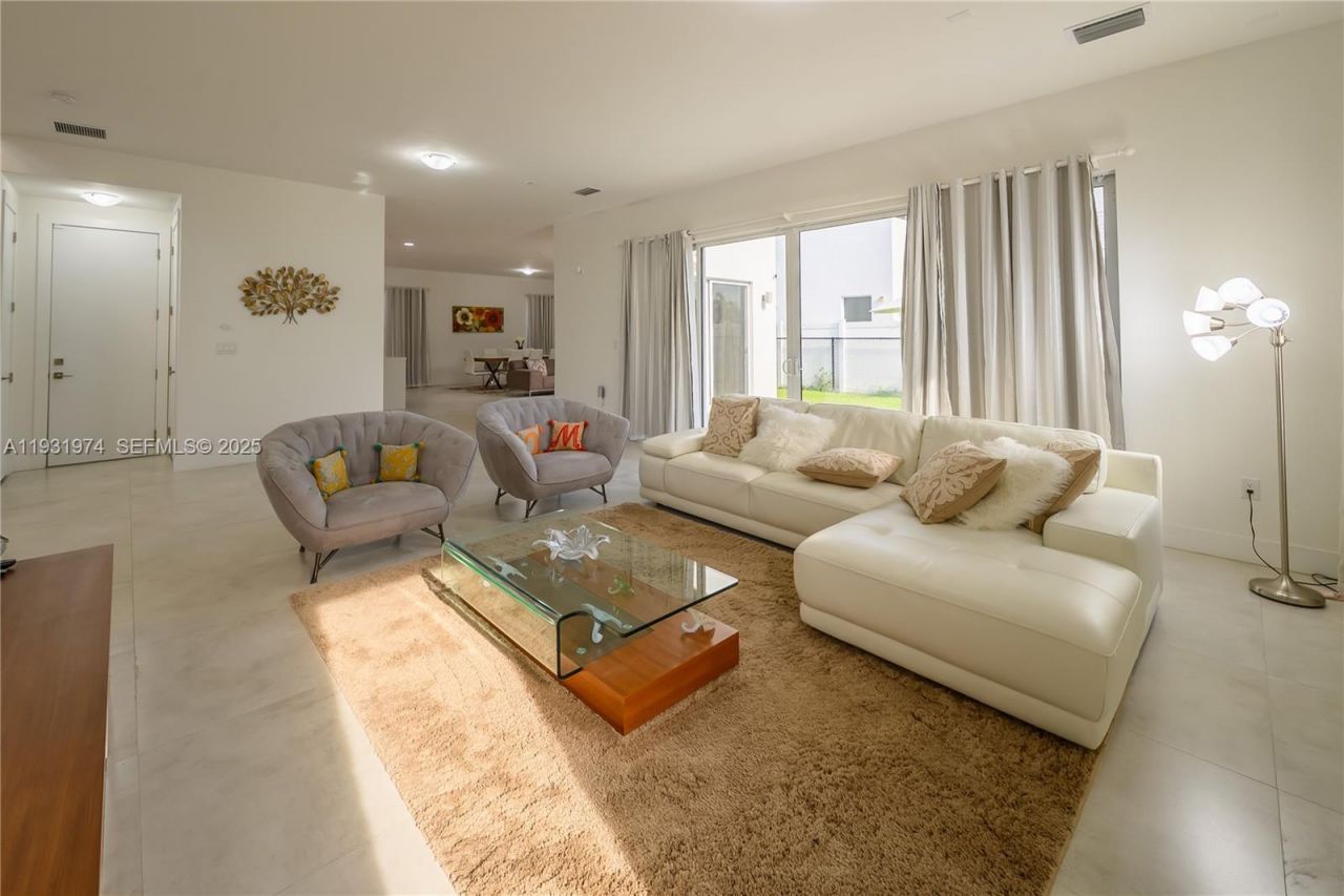 10126 NW 76th Ter, Doral, FL 33178 Photo