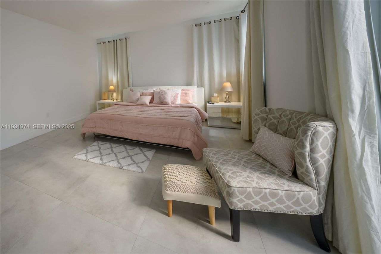 10126 NW 76th Ter, Doral, FL 33178 Photo