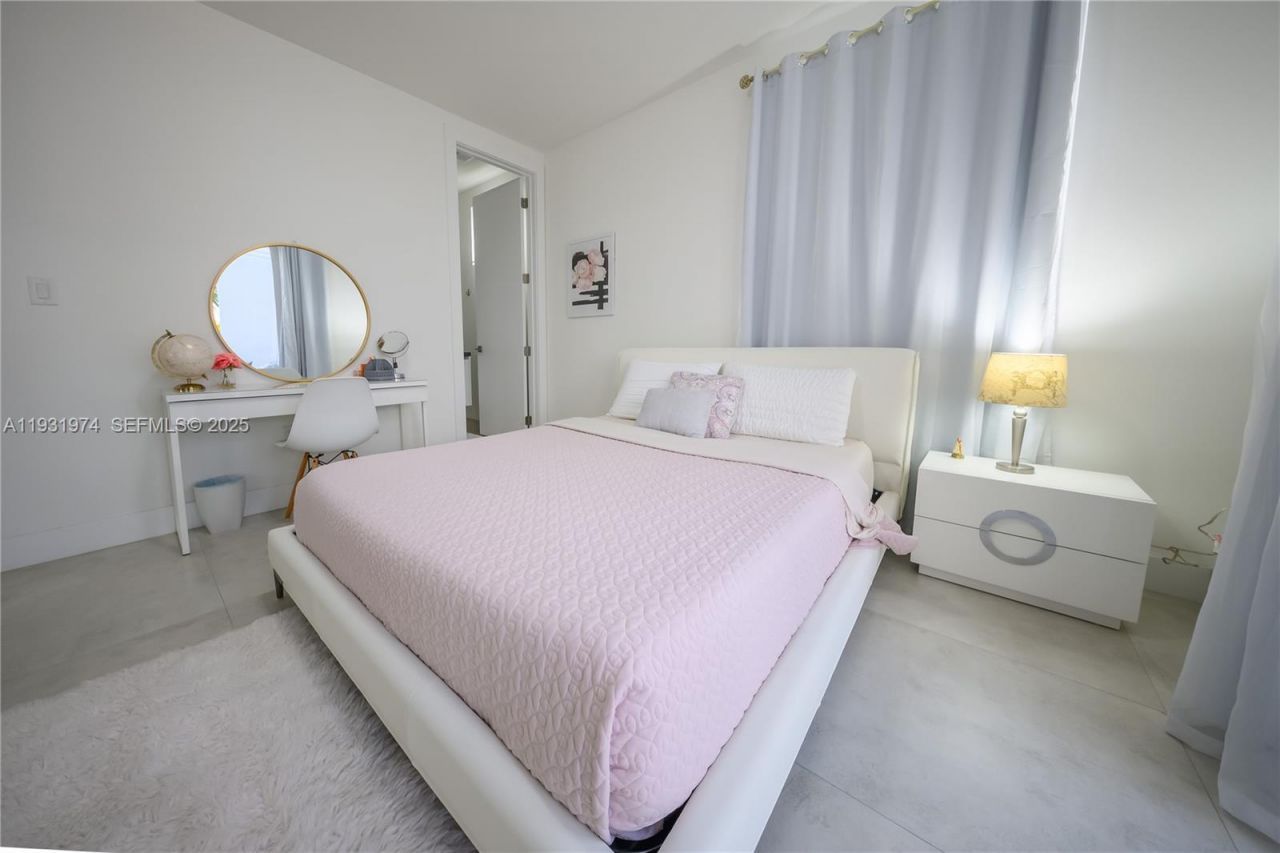 10126 NW 76th Ter, Doral, FL 33178 Photo