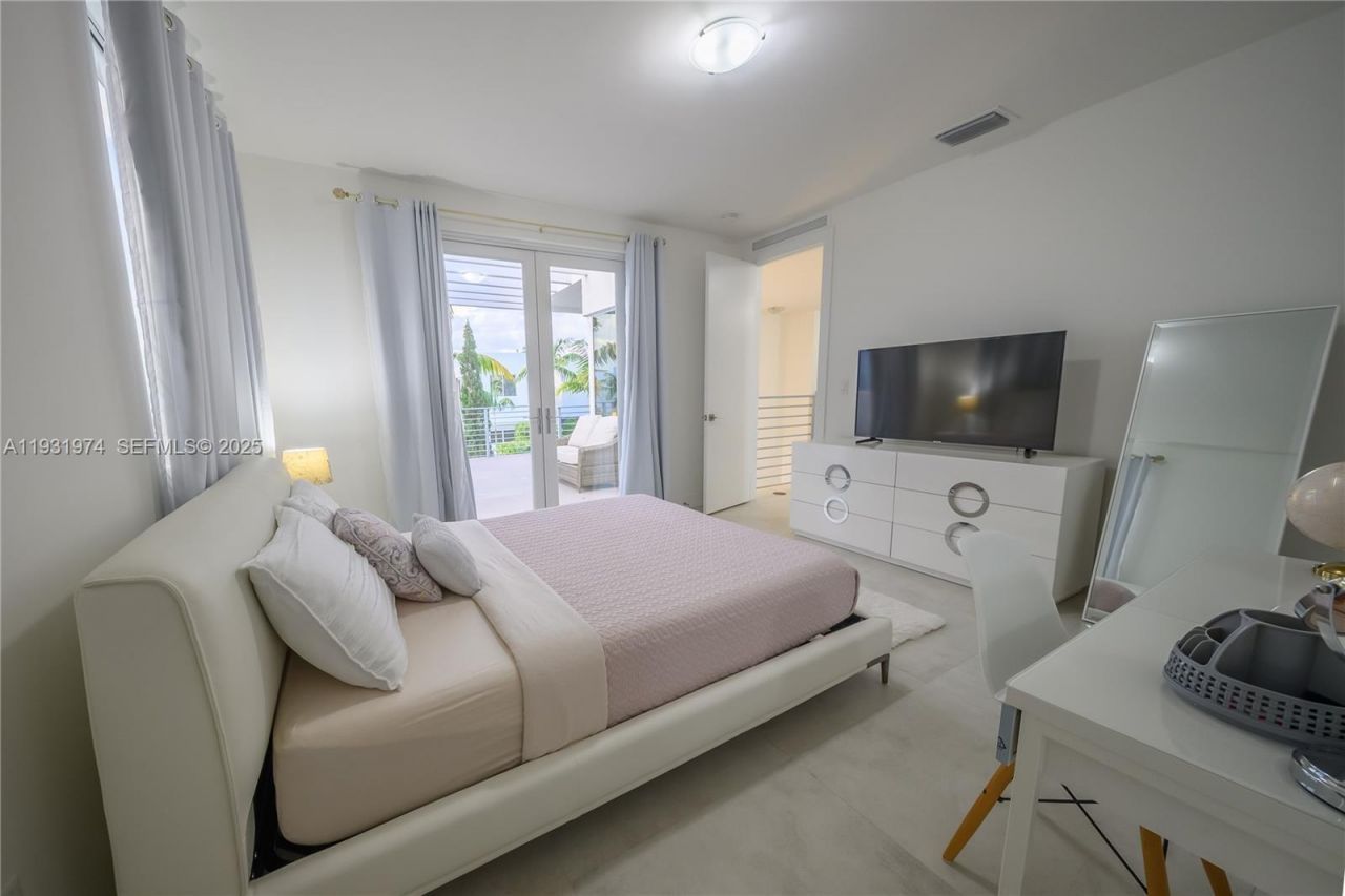 10126 NW 76th Ter, Doral, FL 33178 Photo