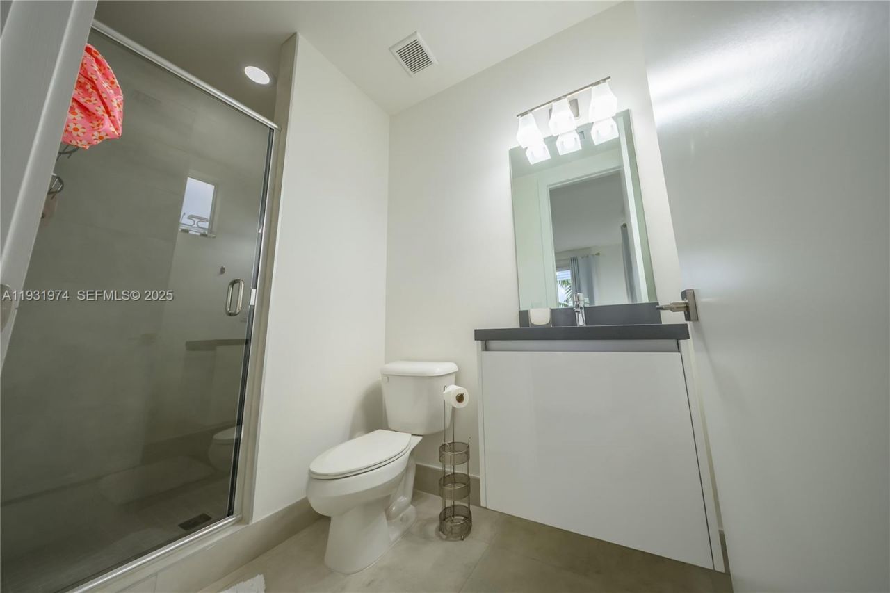 10126 NW 76th Ter, Doral, FL 33178 Photo