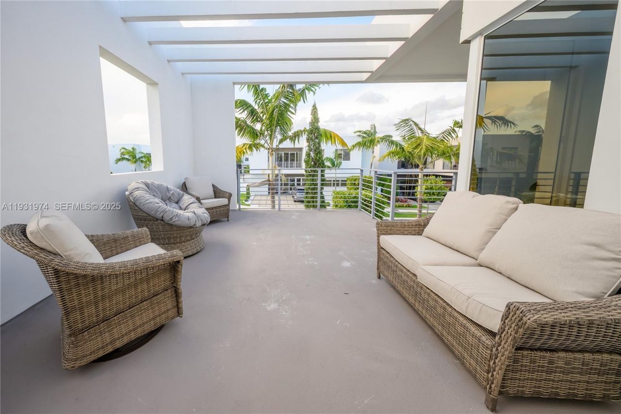 10126 NW 76th Ter, Doral, FL 33178 Photo