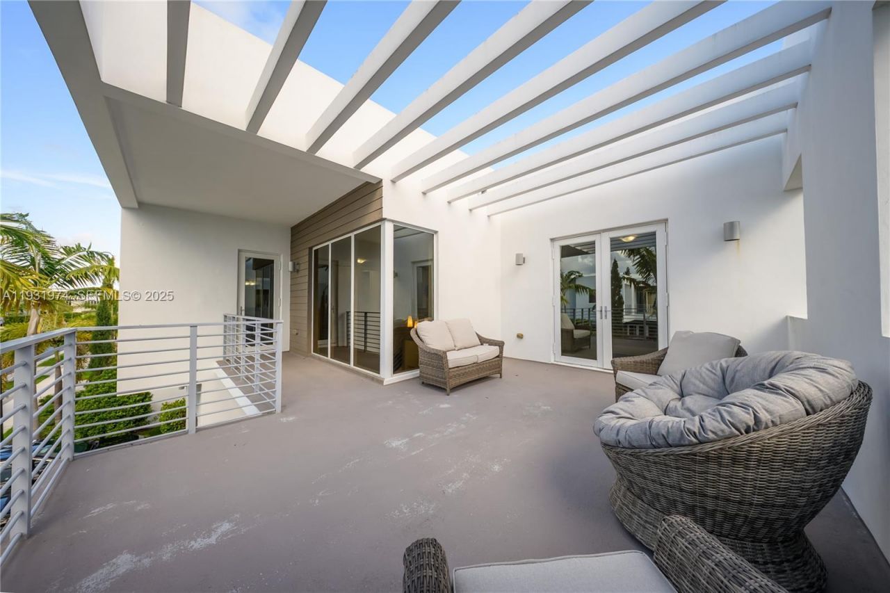 10126 NW 76th Ter, Doral, FL 33178 Photo