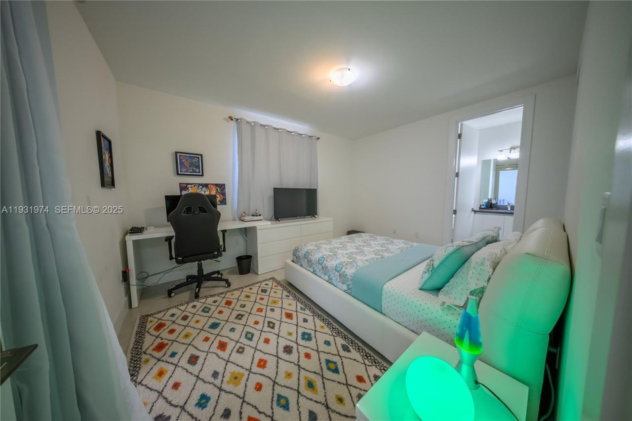 10126 NW 76th Ter, Doral, FL 33178 Photo