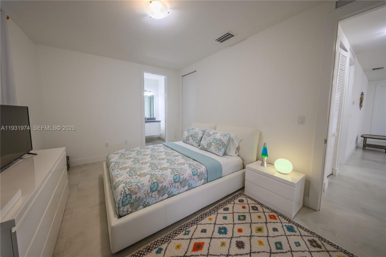 10126 NW 76th Ter, Doral, FL 33178 Photo