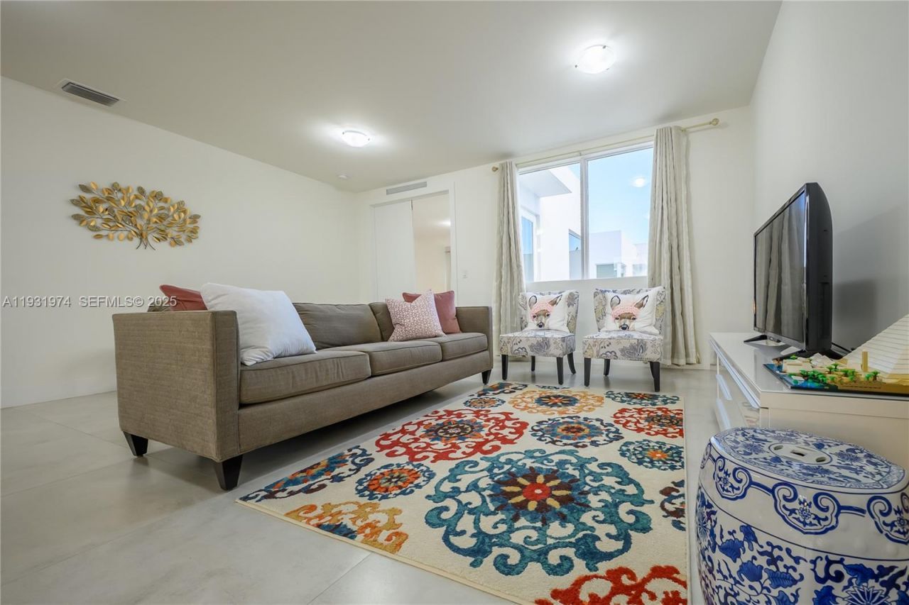 10126 NW 76th Ter, Doral, FL 33178 Photo