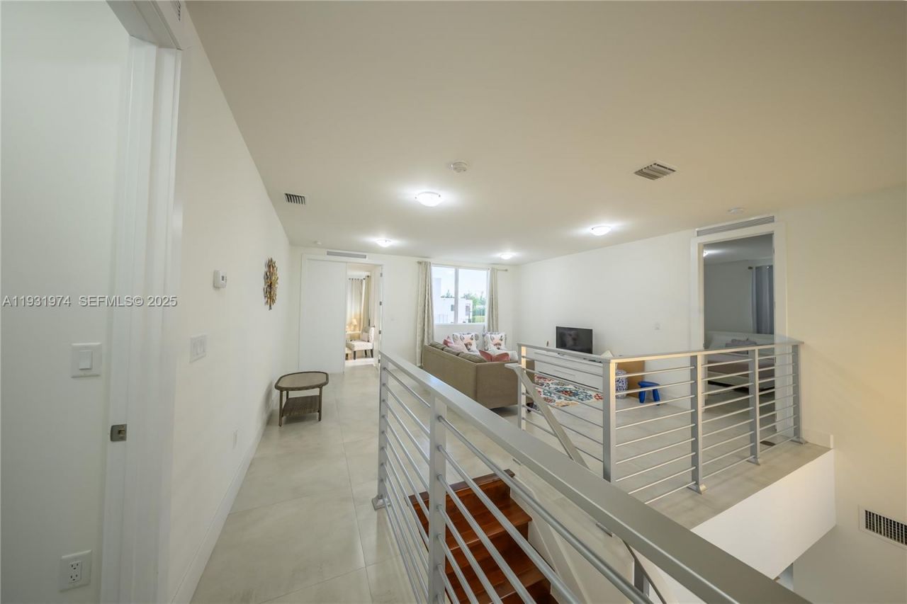 10126 NW 76th Ter, Doral, FL 33178 Photo