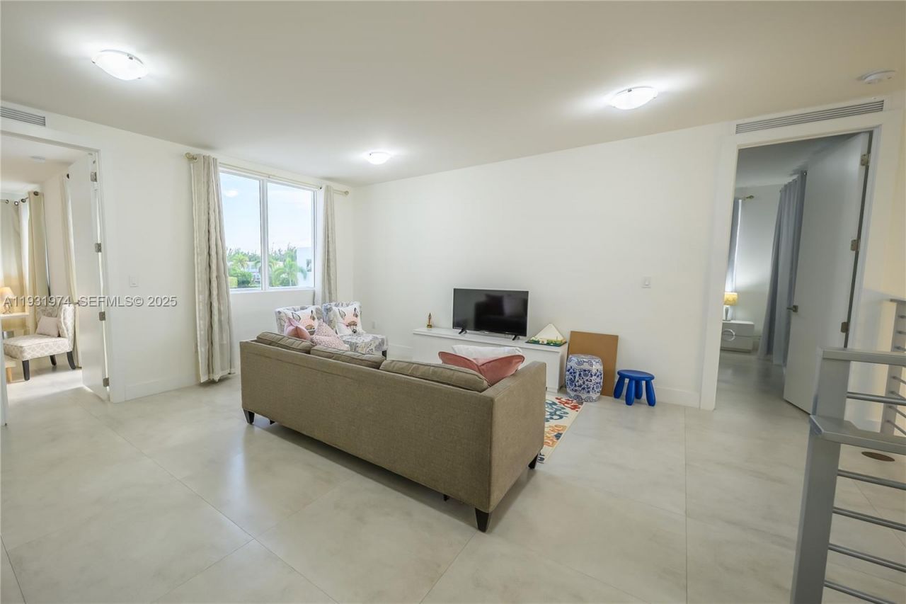 10126 NW 76th Ter, Doral, FL 33178 Photo