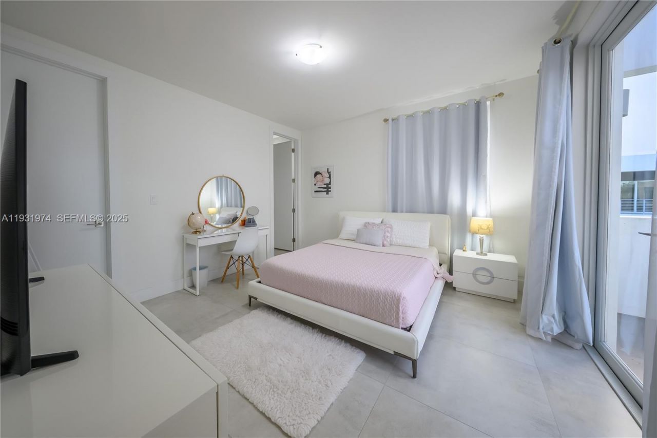 10126 NW 76th Ter, Doral, FL 33178 Photo