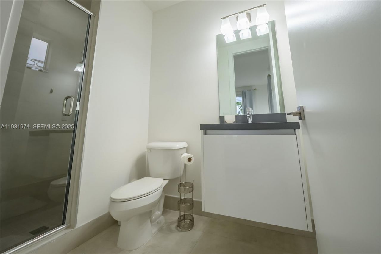 10126 NW 76th Ter, Doral, FL 33178 Photo