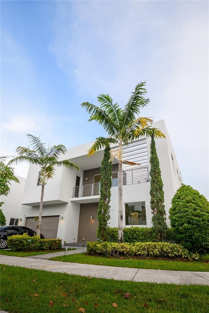 10126 NW 76th Ter, Doral, FL 33178 Photo