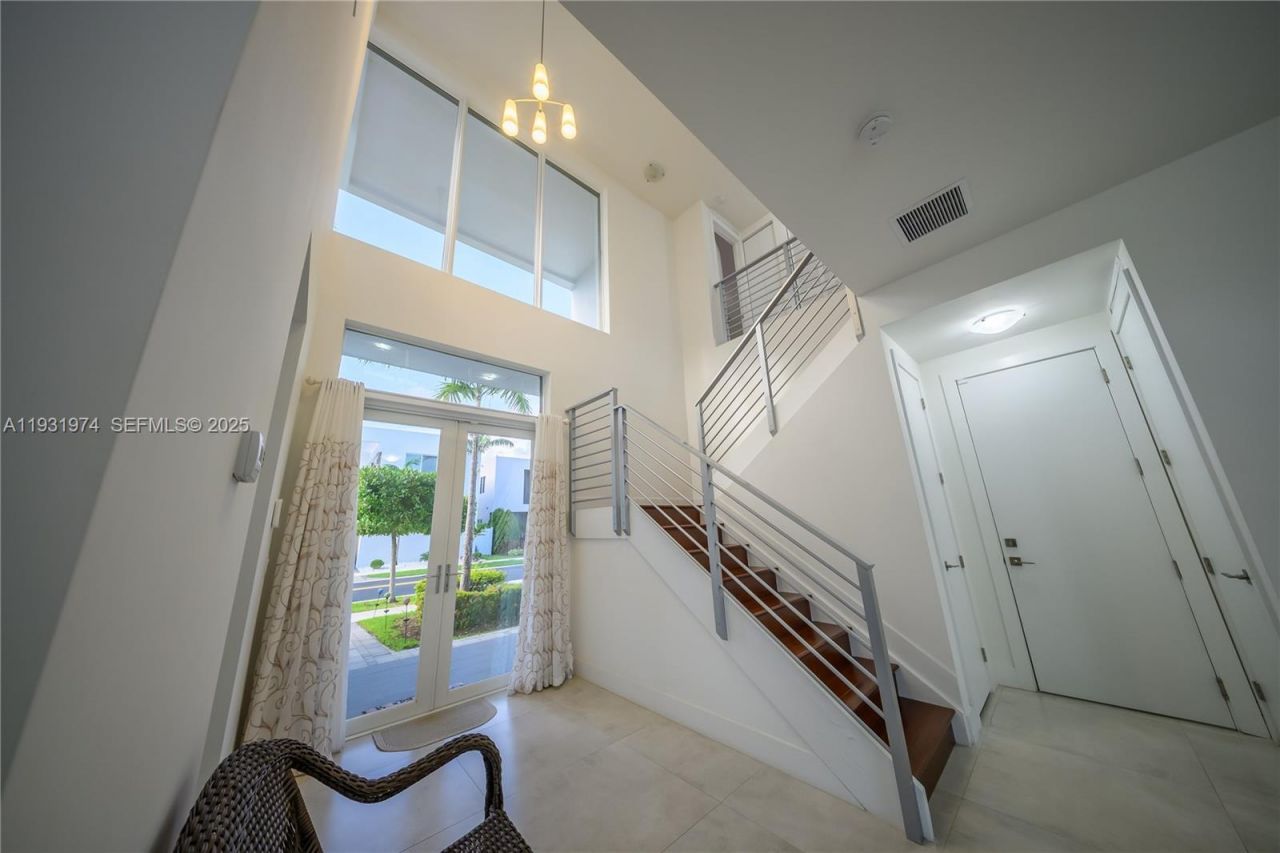 10126 NW 76th Ter, Doral, FL 33178 Photo