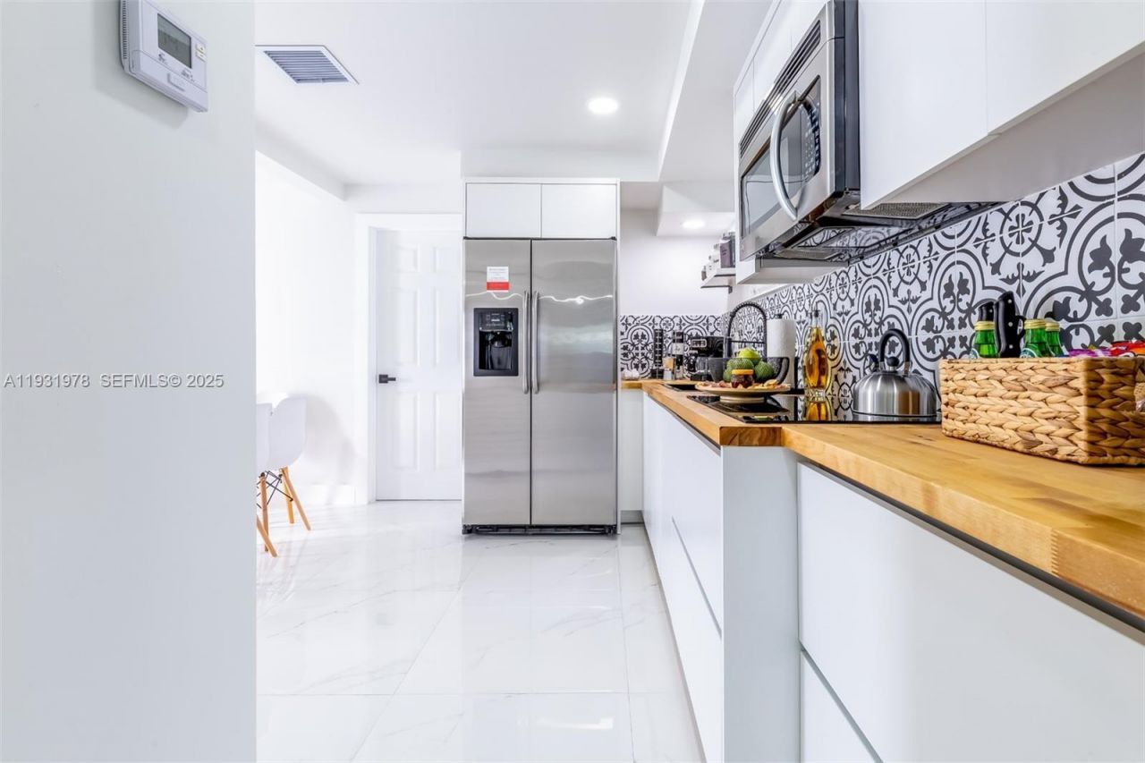 2242 NW 64th St, Miami, FL 33147 Photo