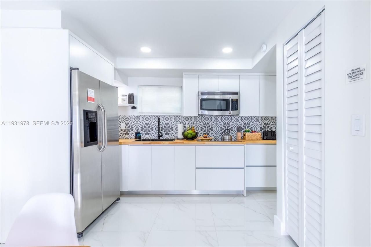 2242 NW 64th St, Miami, FL 33147 Photo