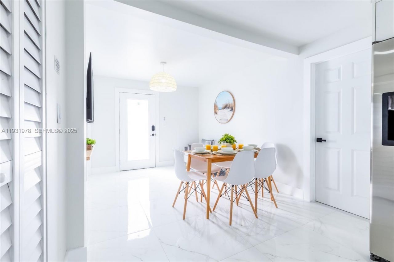 2242 NW 64th St, Miami, FL 33147 Photo