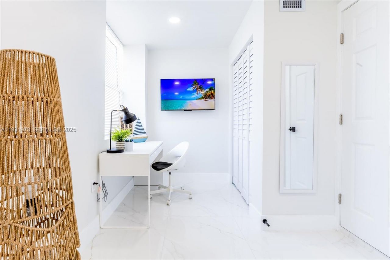 2242 NW 64th St, Miami, FL 33147 Photo