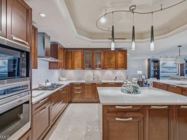 13675 Vanderbilt DR, Unit 707, NAPLES, FL 34110