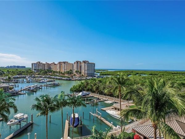 13675 Vanderbilt DR, Unit 707, NAPLES, FL 34110