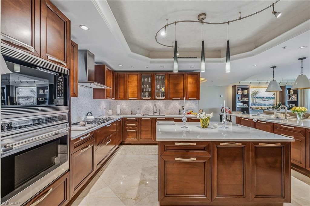 13675 Vanderbilt Dr, Unit 707, Naples, FL 34110 Photo