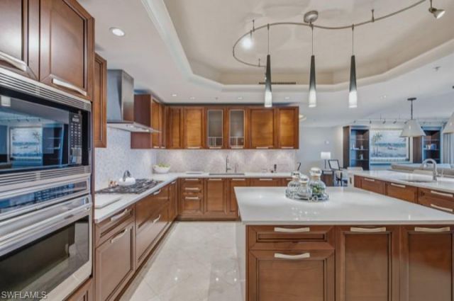 13675 Vanderbilt Dr, Unit 707, Naples, FL 34110 Photo
