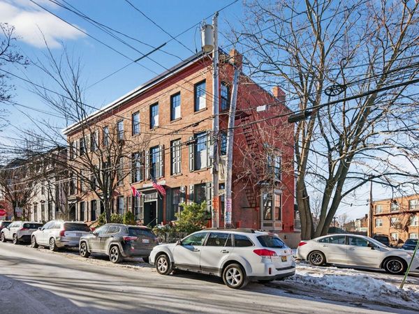 15 Pine Street, Portland, ME 04102