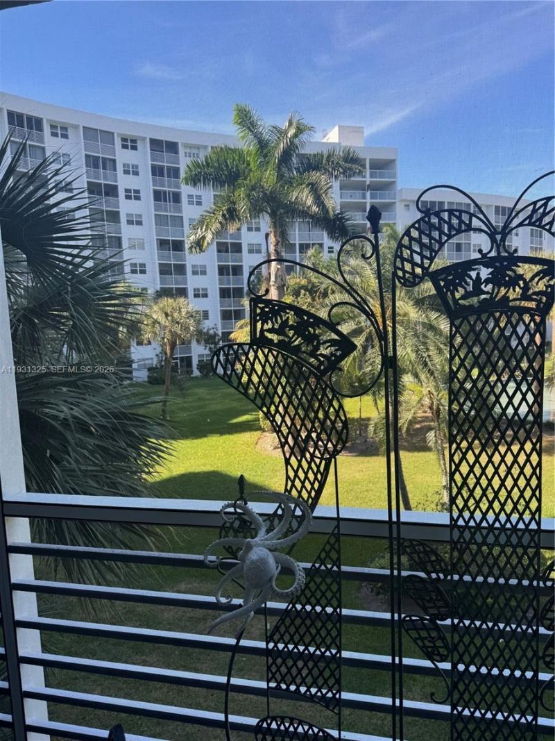 2731 NE 14th St Cswy , Unit 324, Pompano Beach, FL 33062 Photo