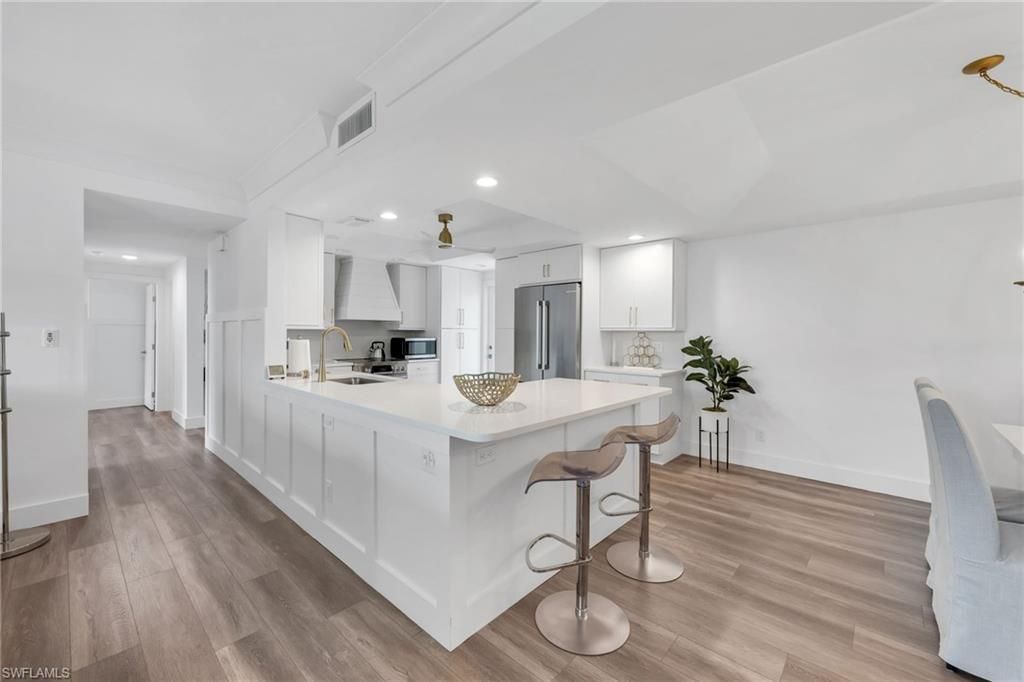 400 Park Shore Dr, Unit 302, Naples, FL 34103 Photo