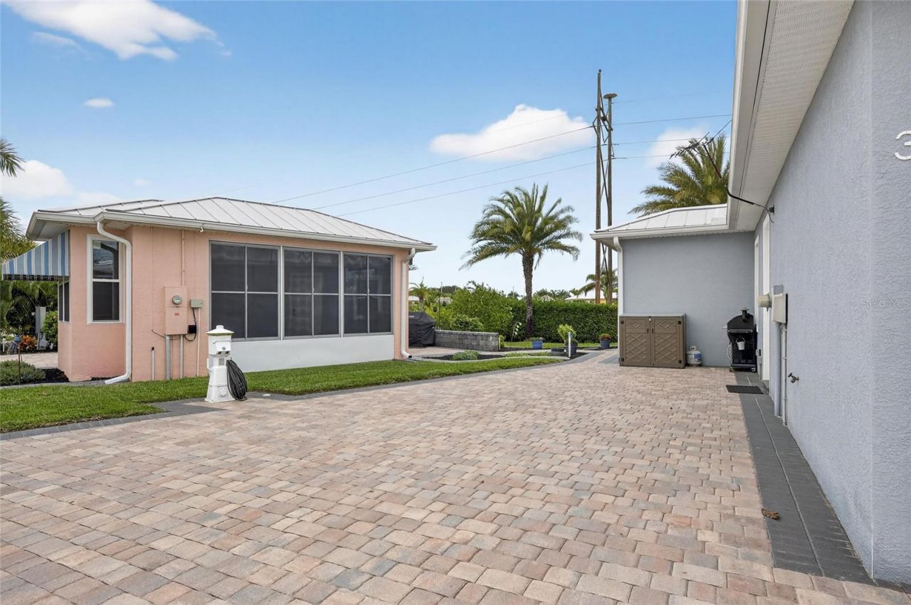 3287 Red Tail Hawk Drive, Polk City, FL 33868 Photo
