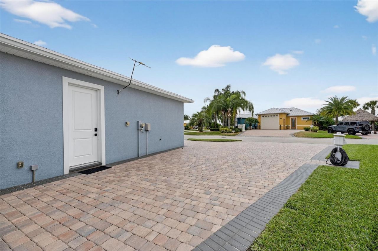 3287 Red Tail Hawk Drive, Polk City, FL 33868 Photo