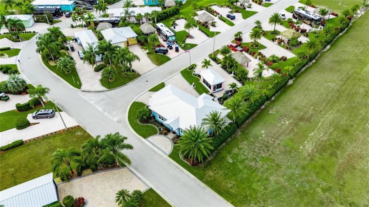 3287 Red Tail Hawk Drive, Polk City, FL 33868 Photo