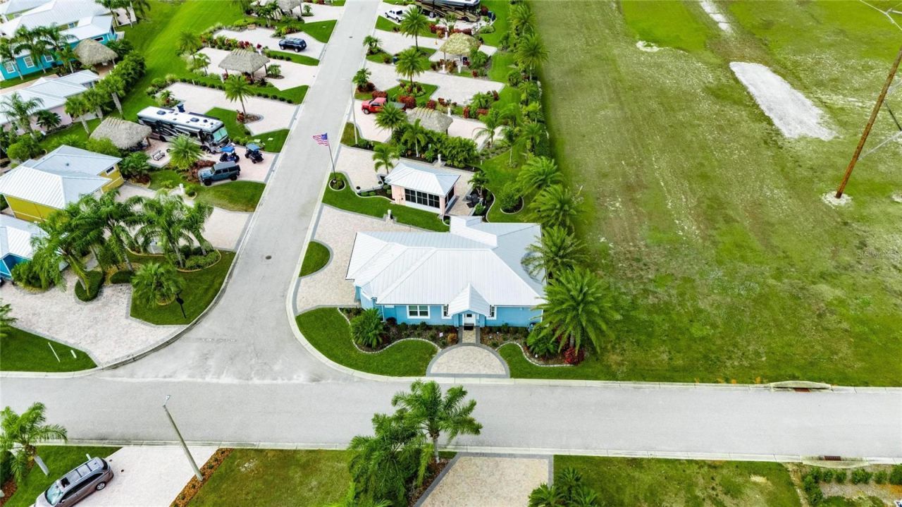 3287 Red Tail Hawk Drive, Polk City, FL 33868 Photo