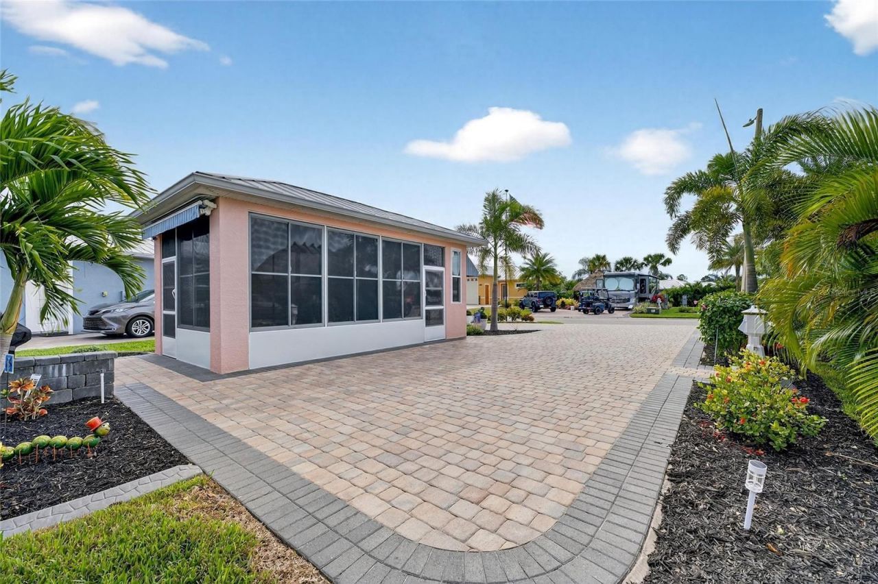 3283 Red Tail Hawk Drive, Polk City, FL 33868 Photo
