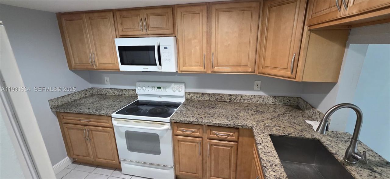 10006 NW 6th St , Unit 101, Pembroke Pines, FL 33024 Photo