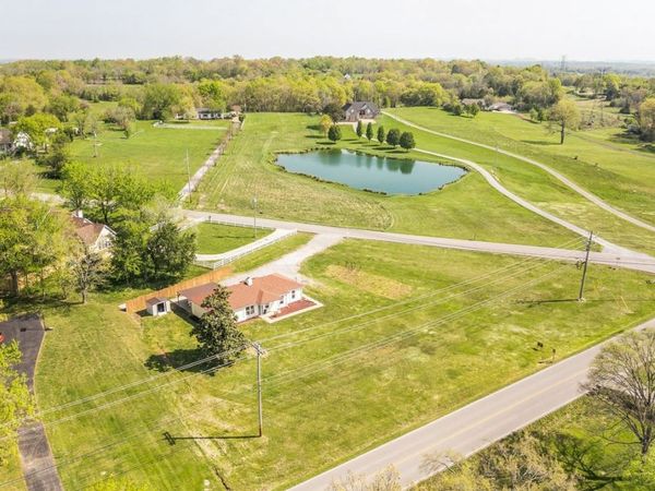 8522 Coles Ferry Pike, Lebanon, TN 37087