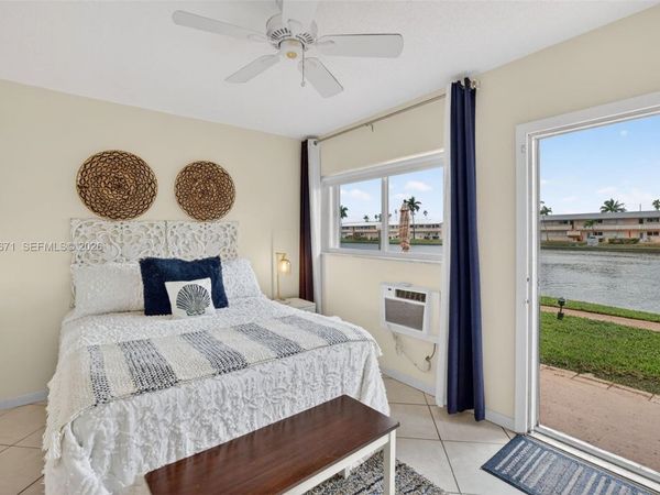 800 SW 10th Ter, Unit 4T, Hallandale Beach, FL 33009