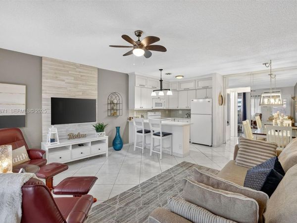 800 SW 10th Ter, Unit 4T, Hallandale Beach, FL 33009