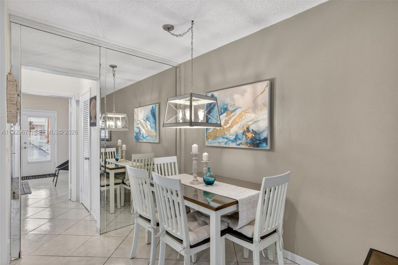 800 SW 10th Ter, Unit 4T, Hallandale Beach, FL 33009 Photo