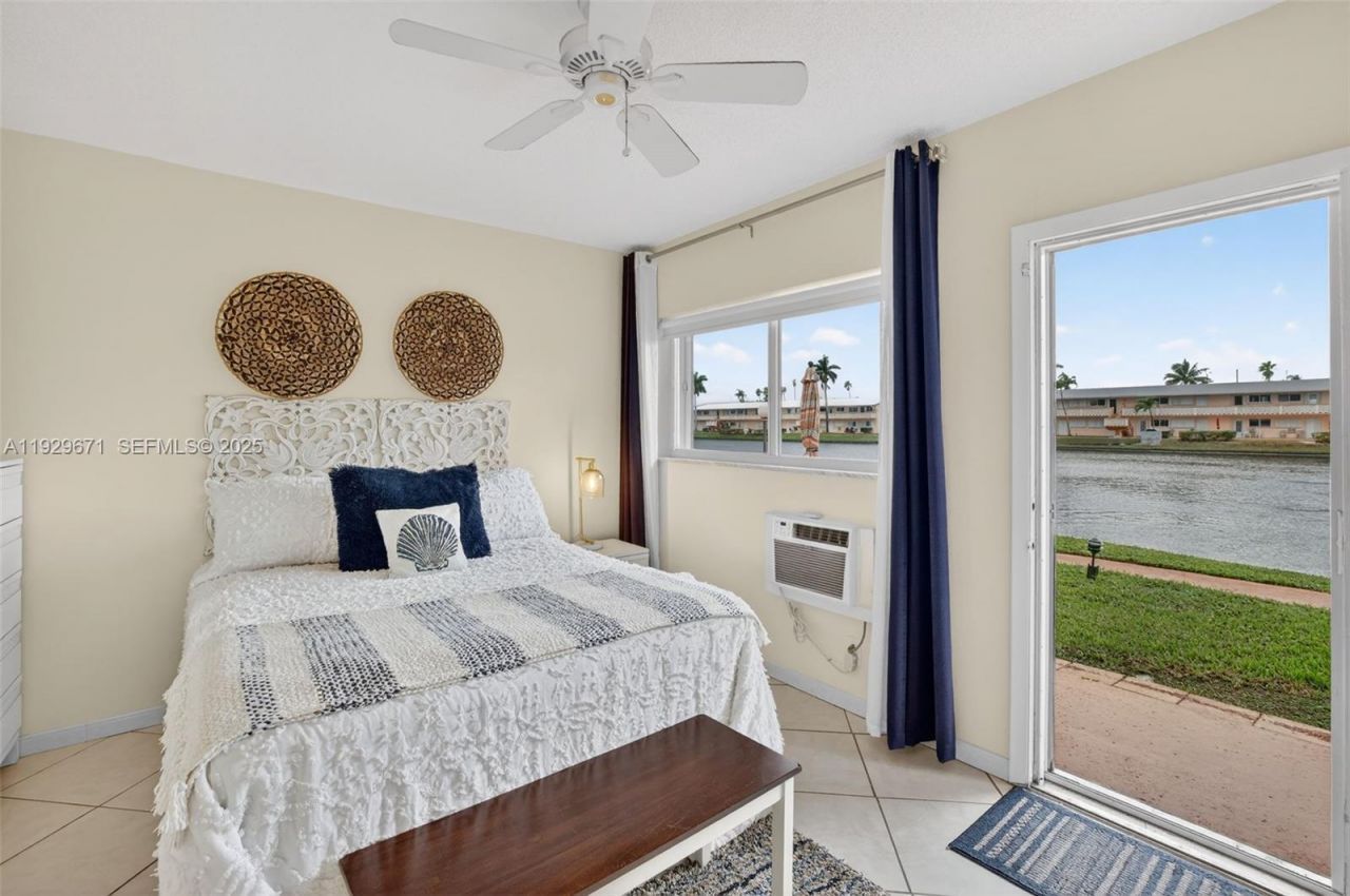 800 SW 10th Ter, Unit 4T, Hallandale Beach, FL 33009 Photo