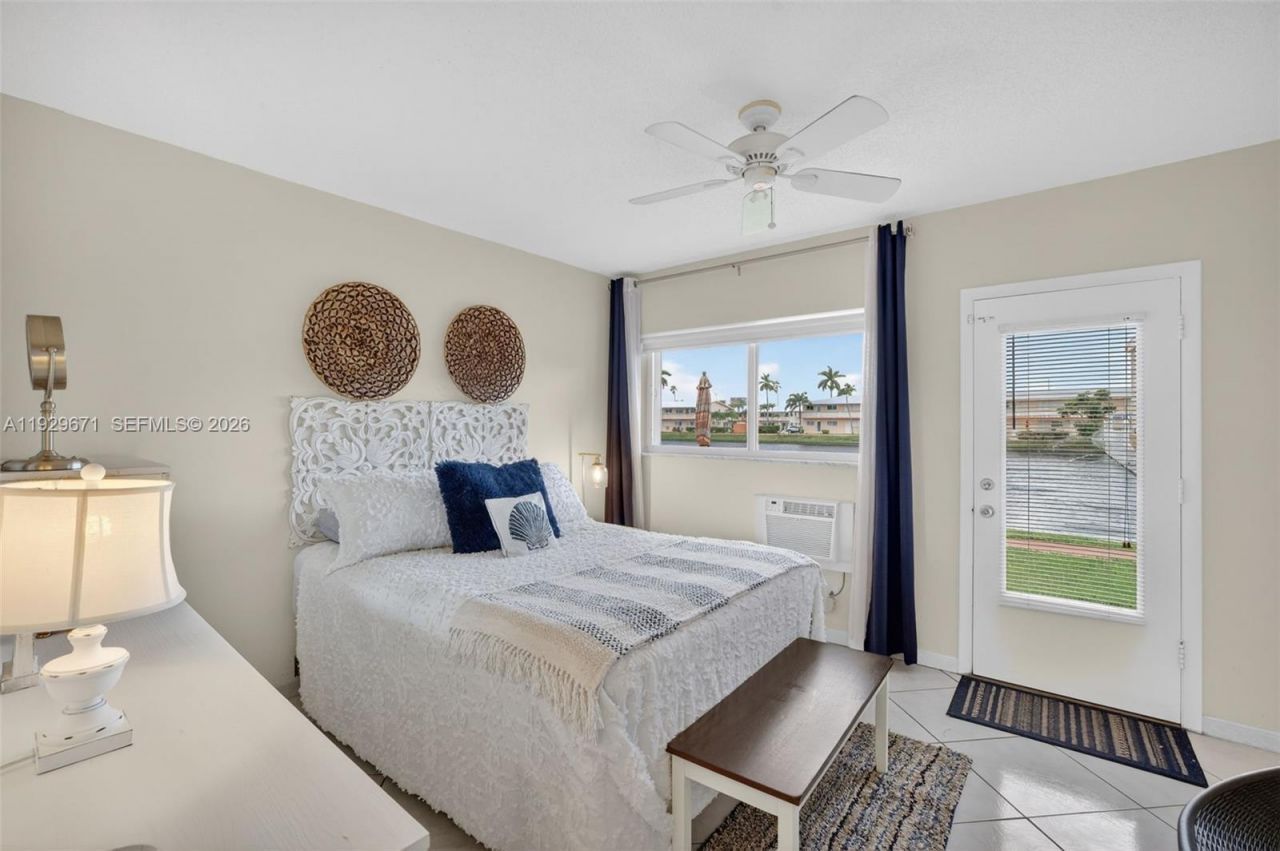 800 SW 10th Ter, Unit 4T, Hallandale Beach, FL 33009 Photo