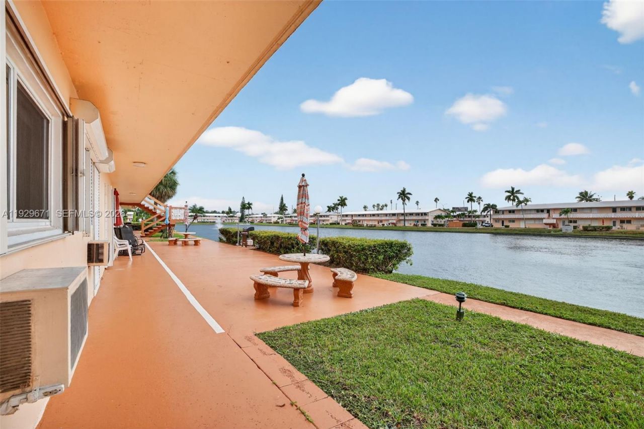 800 SW 10th Ter, Unit 4T, Hallandale Beach, FL 33009 Photo