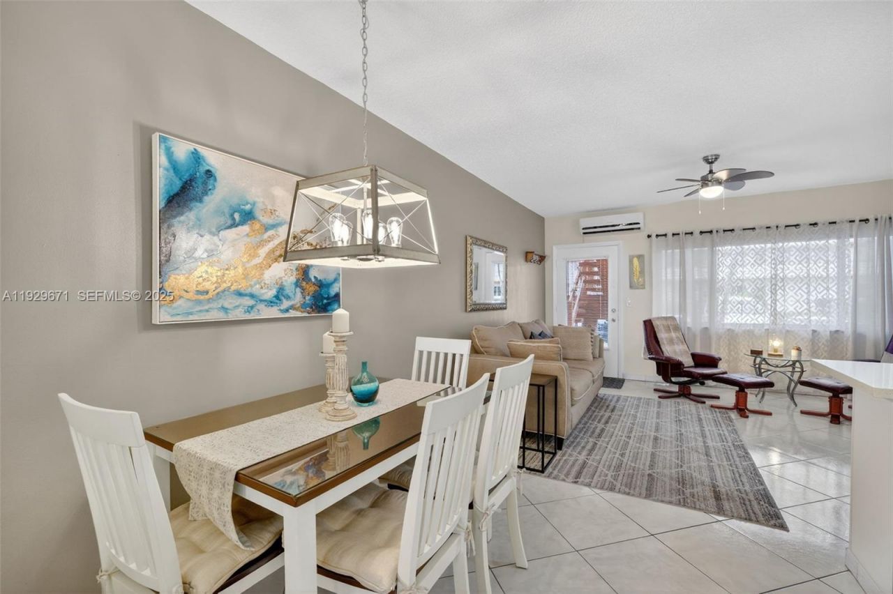 800 SW 10th Ter, Unit 4T, Hallandale Beach, FL 33009 Photo