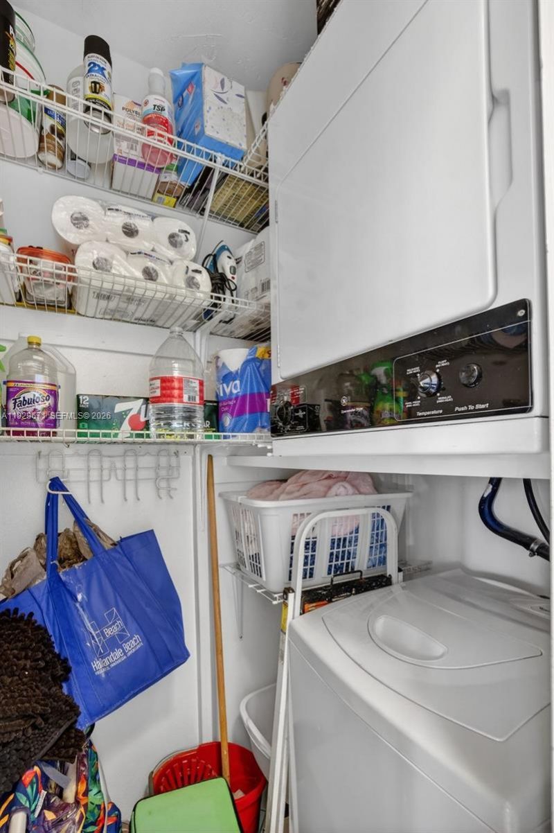 800 SW 10th Ter, Unit 4T, Hallandale Beach, FL 33009 Photo