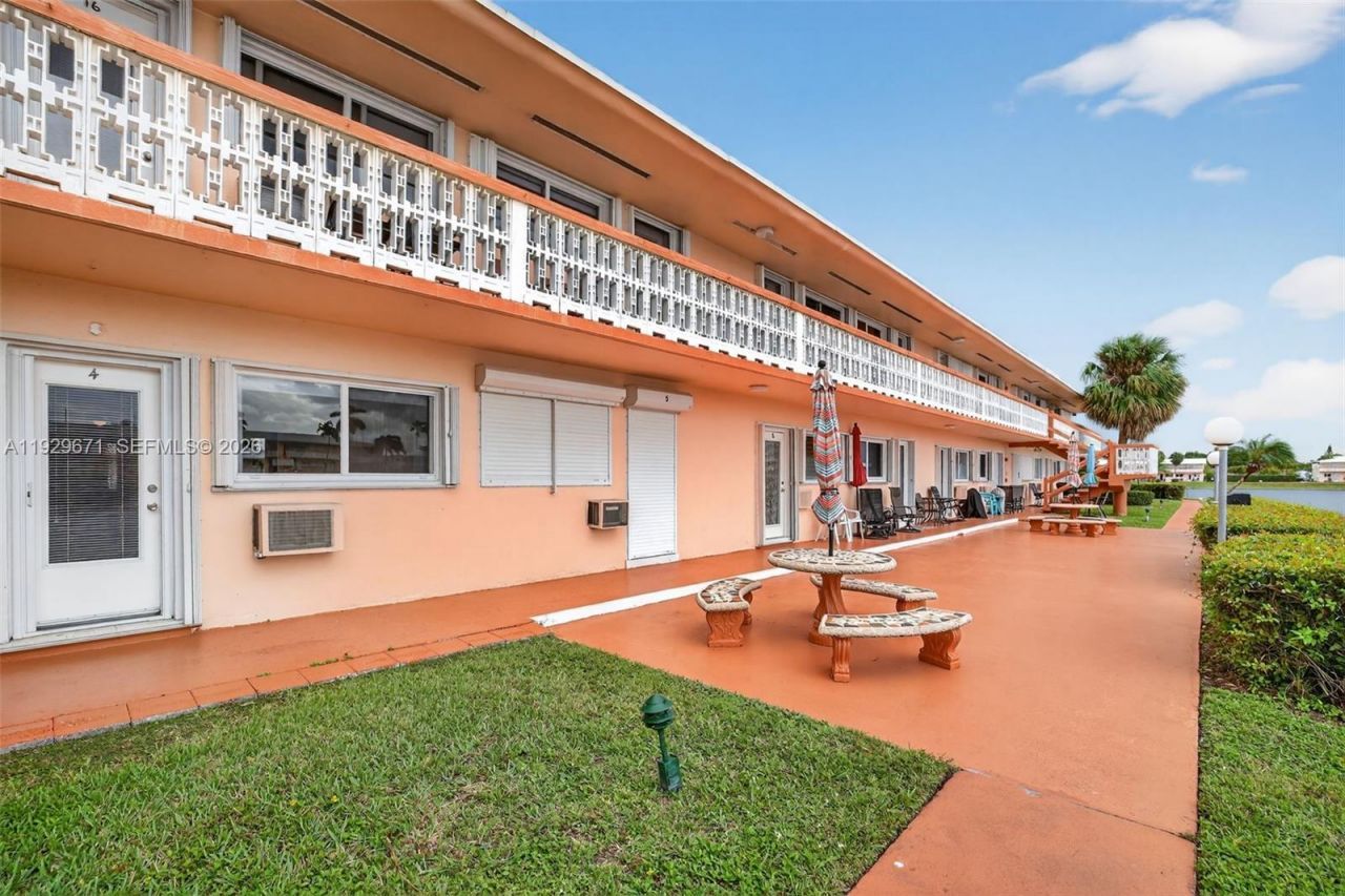 800 SW 10th Ter, Unit 4T, Hallandale Beach, FL 33009 Photo