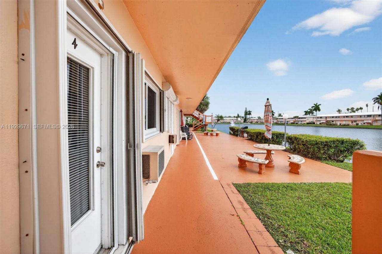 800 SW 10th Ter, Unit 4T, Hallandale Beach, FL 33009 Photo