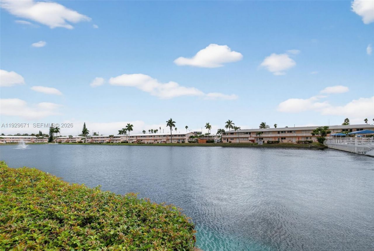 800 SW 10th Ter, Unit 4T, Hallandale Beach, FL 33009 Photo