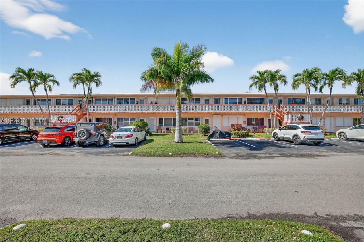 800 SW 10th Ter, Unit 4T, Hallandale Beach, FL 33009 Photo