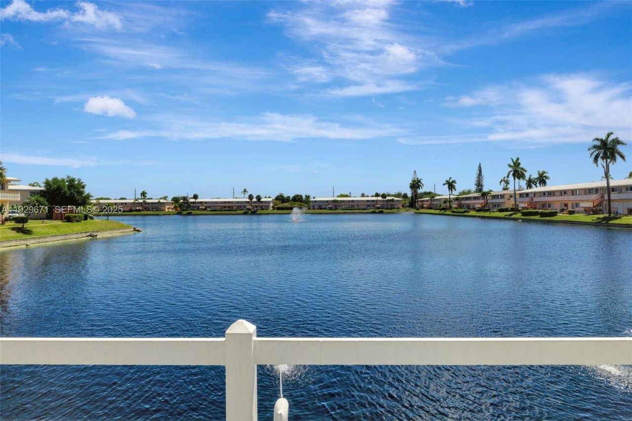 800 SW 10th Ter, Unit 4T, Hallandale Beach, FL 33009 Photo