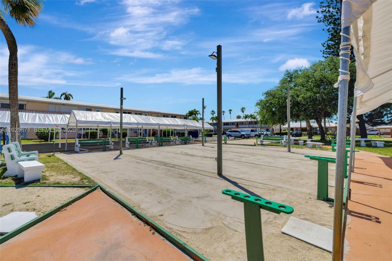 800 SW 10th Ter, Unit 4T, Hallandale Beach, FL 33009 Photo