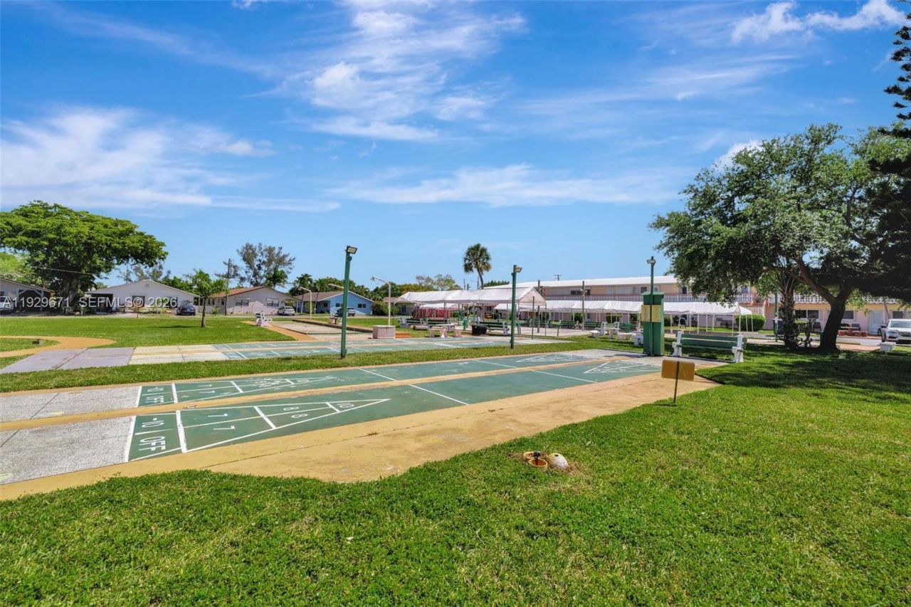 800 SW 10th Ter, Unit 4T, Hallandale Beach, FL 33009 Photo
