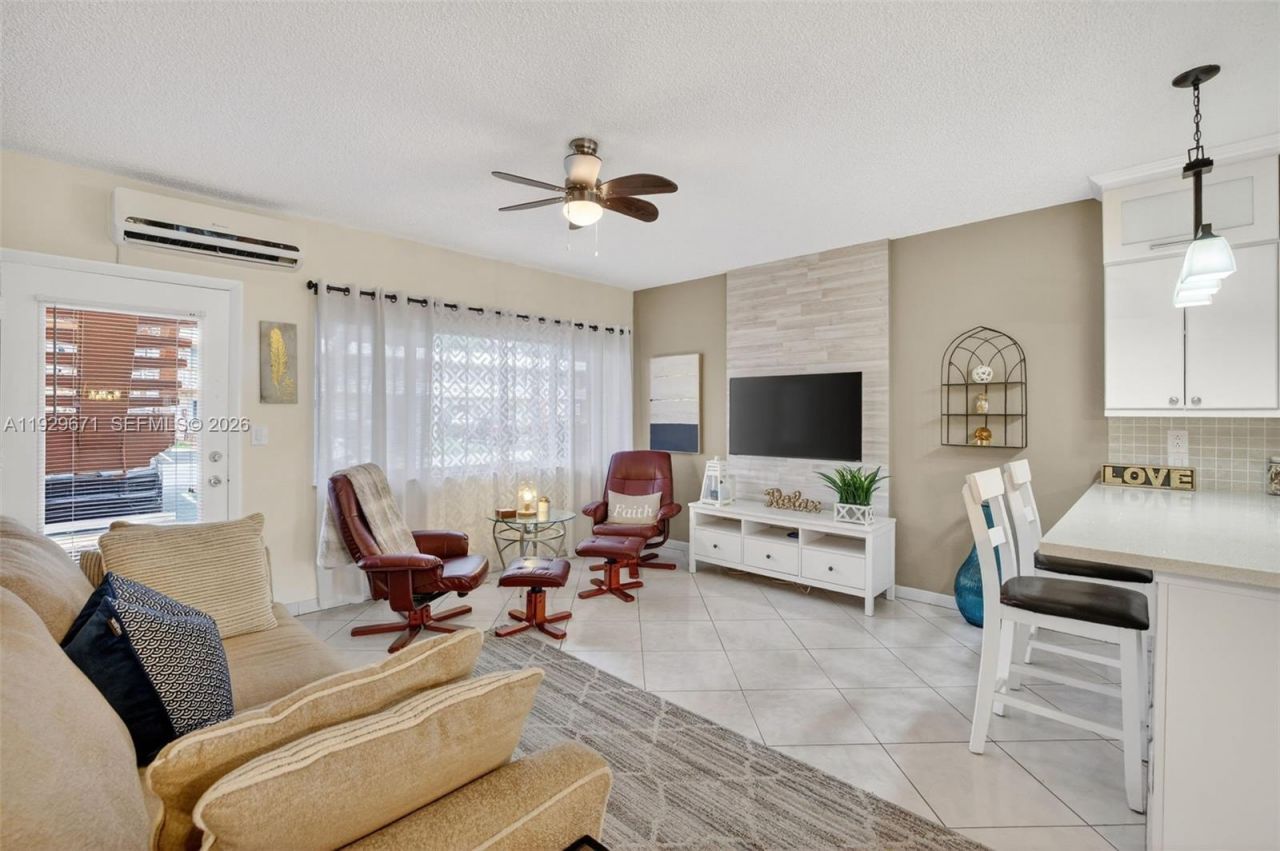 800 SW 10th Ter, Unit 4T, Hallandale Beach, FL 33009 Photo